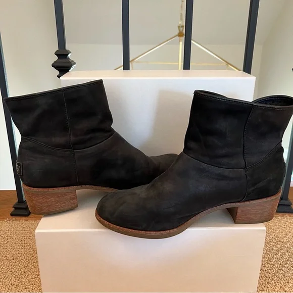 Ugg black ankle boots - Picture 2 of 7